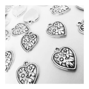 20 Dijes corazones flor 1,7 cm x 1,3 cm